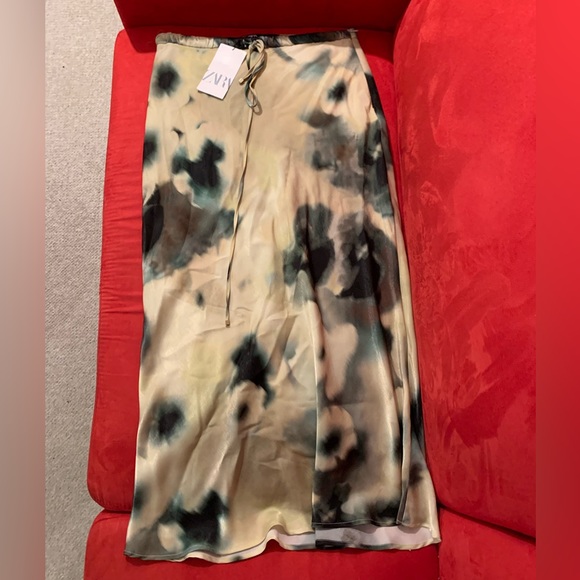 Zara TIE DYE PRINT SATIN EFFECT MIDI SKIRT - Picture 10 of 11